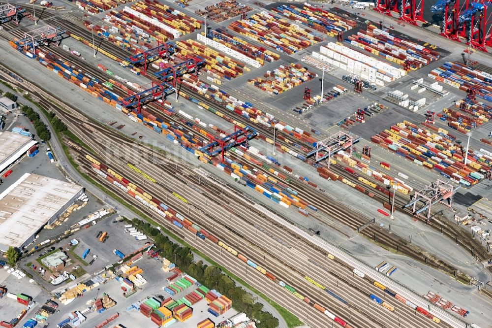 Hamburg von oben - Container Transport mit den Bahn am Containerterminal im Containerhafen des Überseehafen der EUROGATE Container Terminal Hamburg GmbH in Hamburg