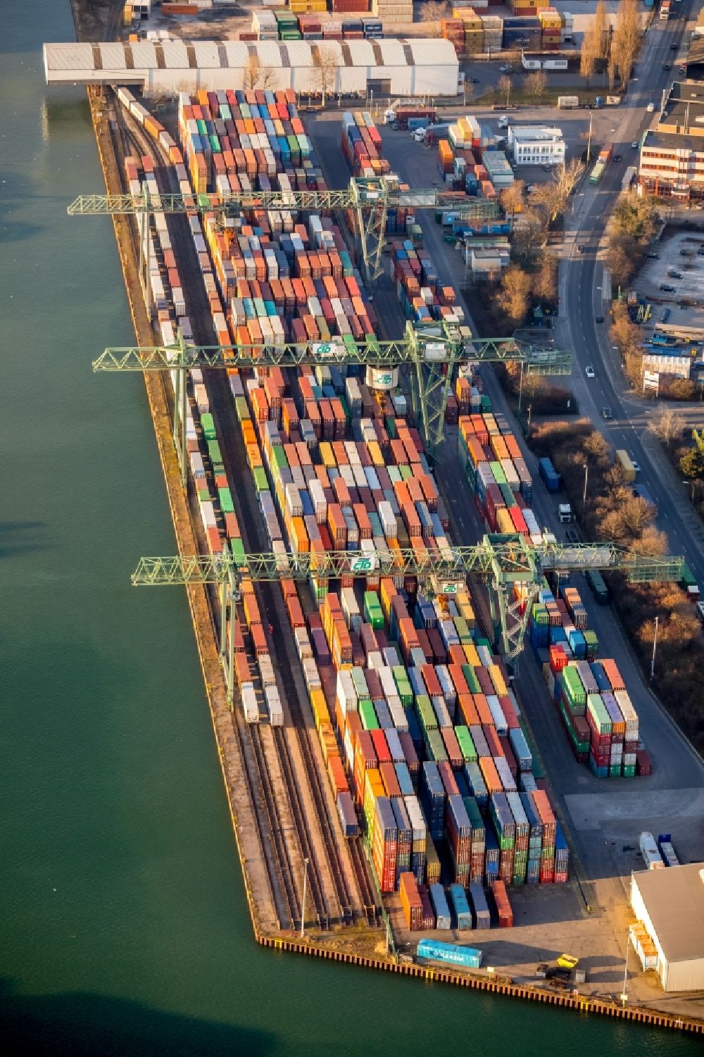 Dortmund aus der Vogelperspektive: Containerhafen des Binnenhafen der Container Terminal Dortmund GmbH in Dortmund im Bundesland Nordrhein-Westfalen, Deutschland
