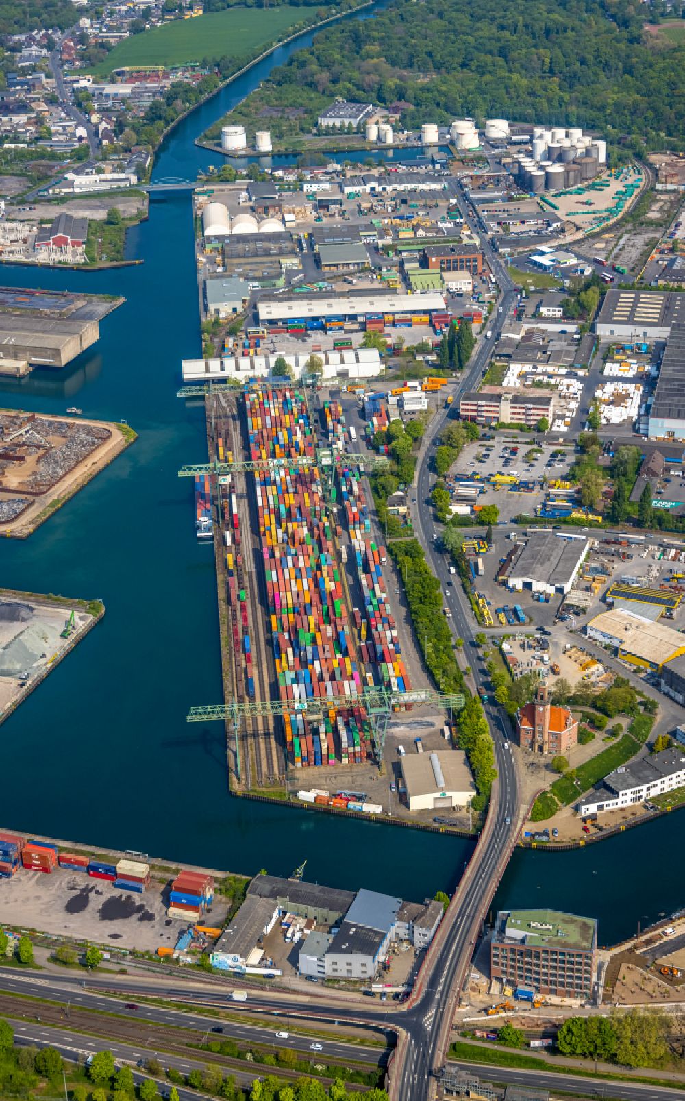 Dortmund aus der Vogelperspektive: Containerhafen des Binnenhafen der Container Terminal Dortmund GmbH in Dortmund im Bundesland Nordrhein-Westfalen, Deutschland