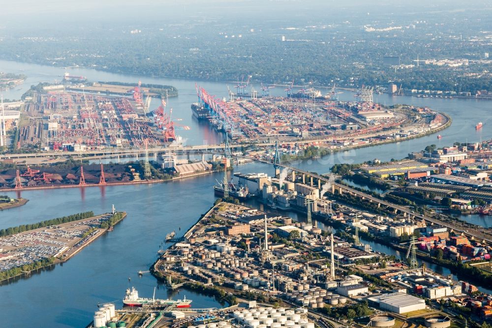Luftbild Hamburg - Containerhafen des Waltershofer Hafen hinter dem Geländer der H&R Ölwerke Schindler GmbH in Hamburg, Deutschland