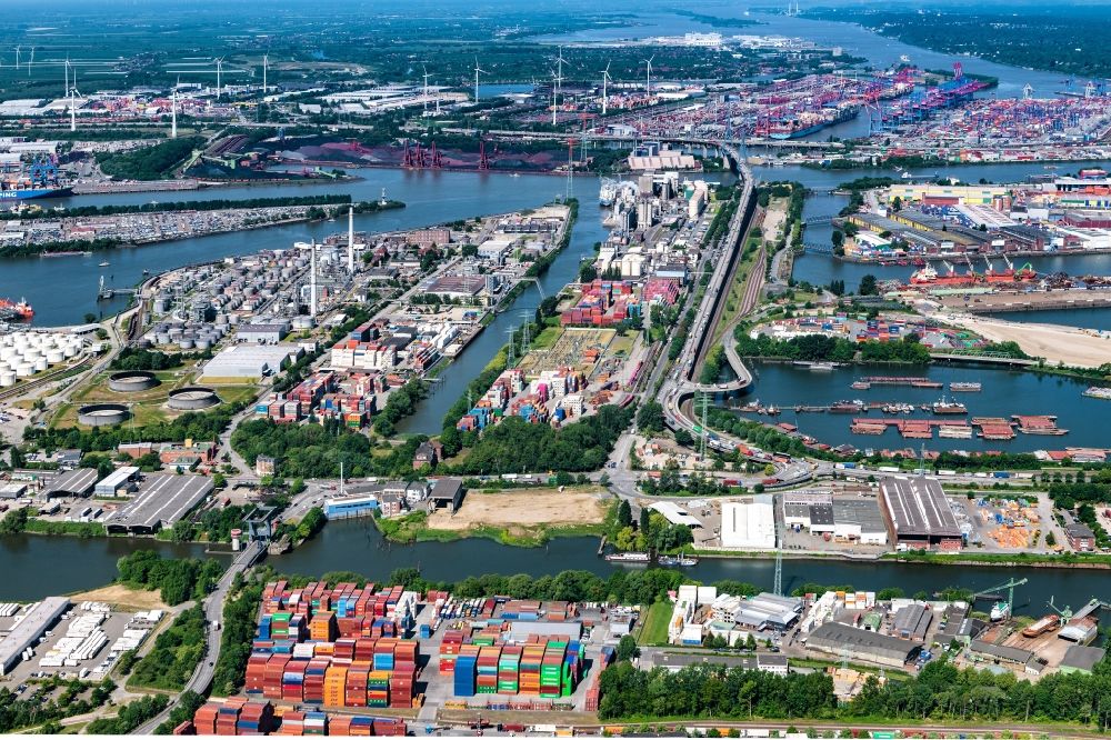 Hamburg aus der Vogelperspektive: Containerhafen des Waltershofer Hafen hinter dem Geländer der H&R Ölwerke Schindler GmbH in Hamburg, Deutschland