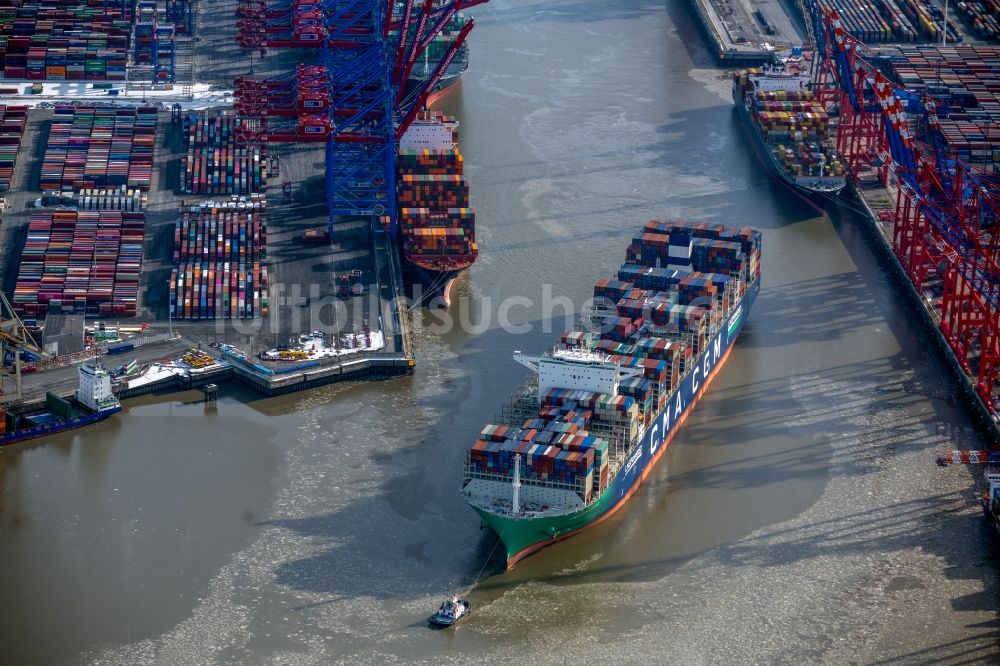 Hamburg aus der Vogelperspektive: Containerschiff CMA CGM LOUVRE am Burchardkai im Hafen im Ortsteil Waltershof in Hamburg, Deutschland