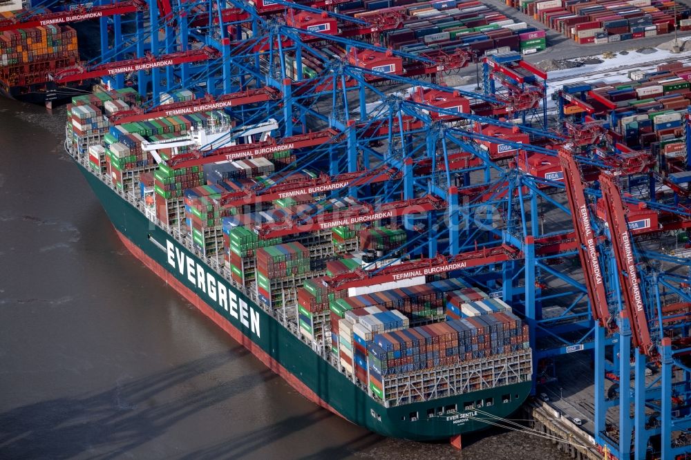 Hamburg aus der Vogelperspektive: Containerschiff der Hapag-Lloyd bei der Entladung am Terminal Burchardkai im Hafen in Hamburg, Deutschland