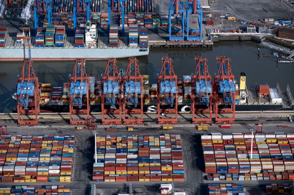 Hamburg von oben - Containerschiff der Hapag-Lloyd bei der Entladung am Terminal Burchardkai im Hafen in Hamburg, Deutschland