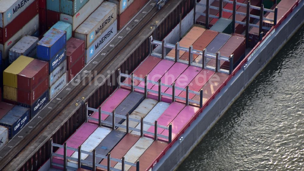 Luftaufnahme Bonn - Containerschiff mit Ladung im Hafen in Bonn im Bundesland Nordrhein-Westfalen, Deutschland