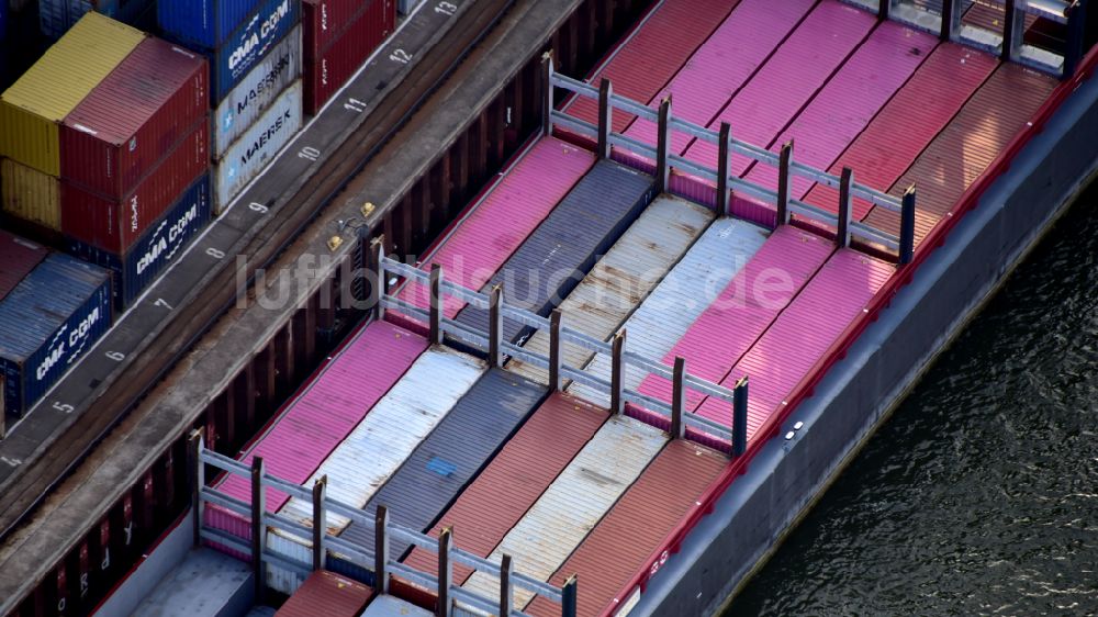 Bonn von oben - Containerschiff mit Ladung im Hafen in Bonn im Bundesland Nordrhein-Westfalen, Deutschland