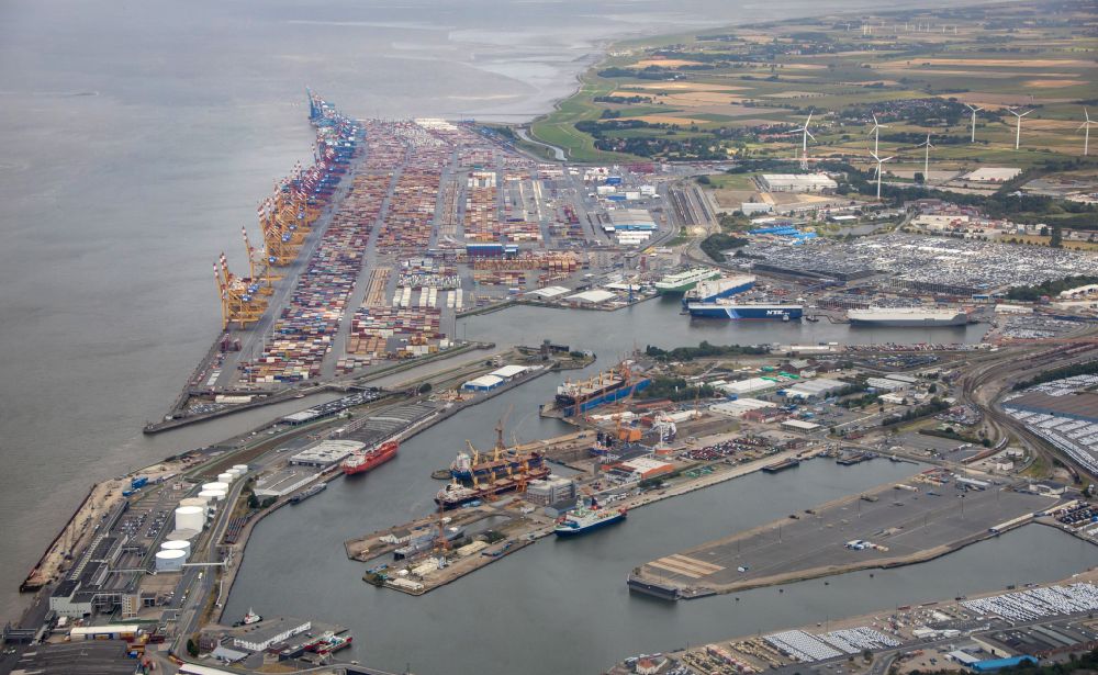 Bremerhaven aus der Vogelperspektive: Containerterminal im Containerhafen des Überseehafen in Bremerhaven im Bundesland Bremen, Deutschland
