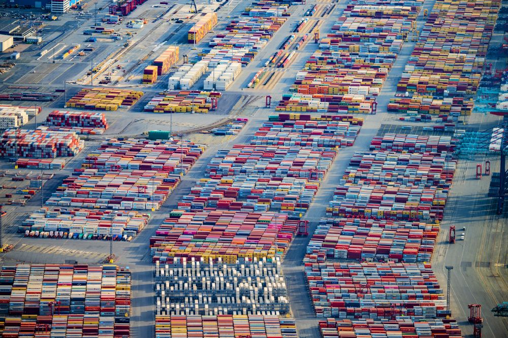 Luftaufnahme Bremerhaven - Containerterminal im Containerhafen des Überseehafen in Bremerhaven im Bundesland Bremen, Deutschland