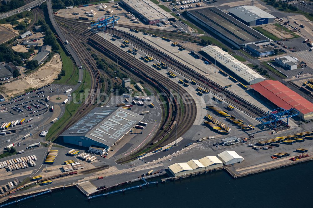 Luftaufnahme Rostock - Containerterminal im Containerhafen des Überseehafen ECL European Cargo Logistics GmbH Rostock in Rostock im Bundesland Mecklenburg-Vorpommern, Deutschland