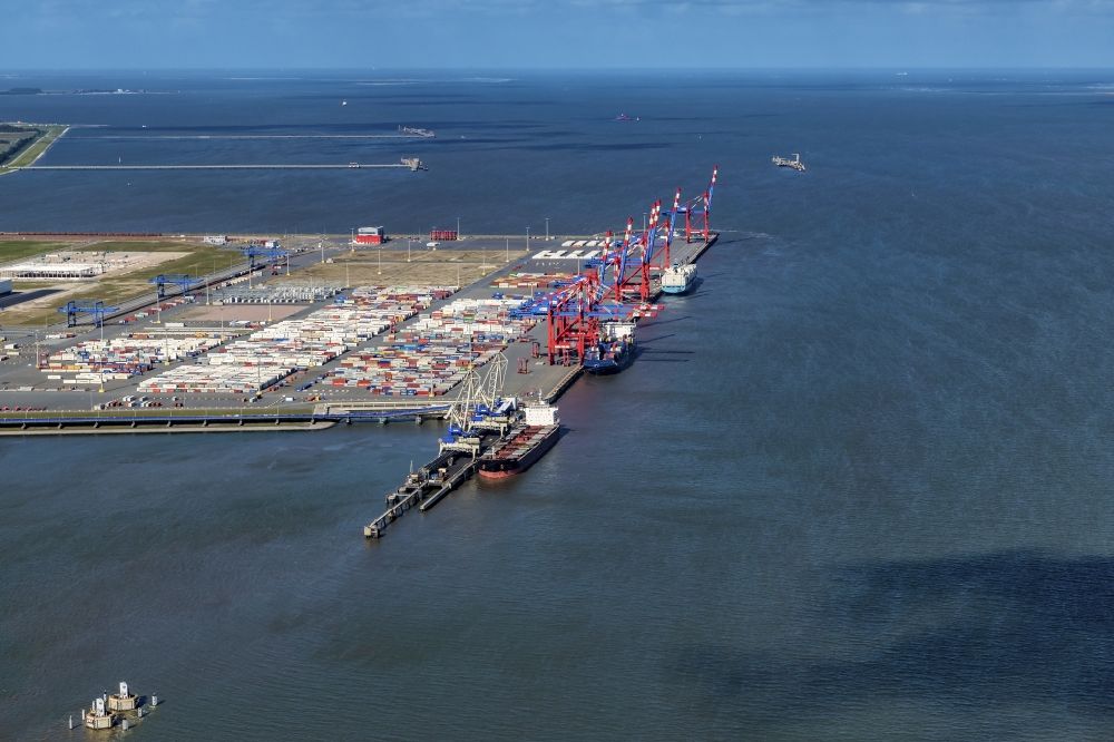 Luftbild Wilhelmshaven - Containerterminal im Containerhafen des Überseehafen JadeWeserPort ( JWP )in Wilhelmshaven im Bundesland Niedersachsen, Deutschland