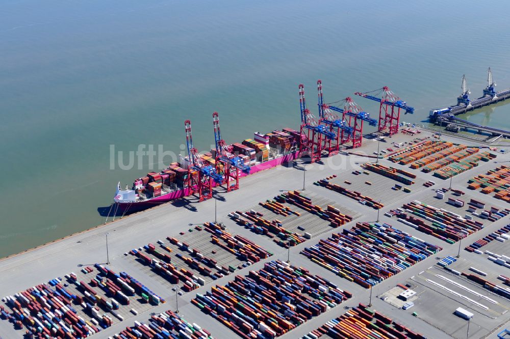 Wilhelmshaven aus der Vogelperspektive: Containerterminal im Containerhafen des Überseehafen JadeWeserPort ( JWP )in Wilhelmshaven im Bundesland Niedersachsen, Deutschland