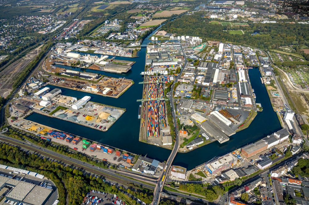 Dortmund aus der Vogelperspektive: Containerterminal im Containerhafen des Binnenhafen und Containerhafen Dortmund mit Altem Hafenamt in Dortmund im Bundesland Nordrhein-Westfalen