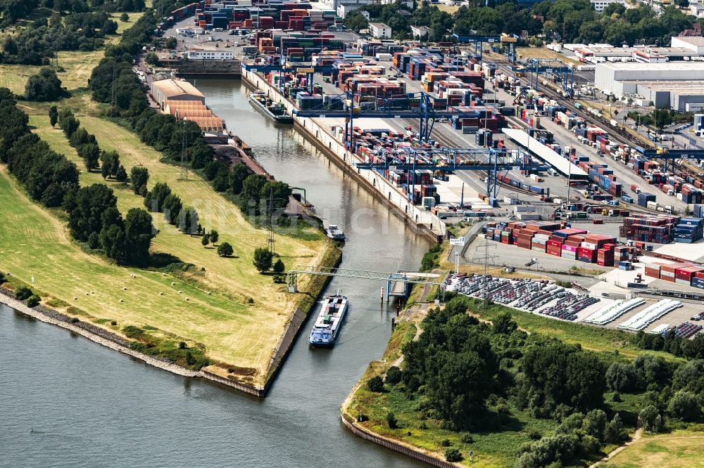 Duisburg von oben - Containerterminal im Containerhafen des Binnenhafen der DIT Duisburg Intermodal Terminal GmbH in Duisburg im Bundesland Nordrhein-Westfalen