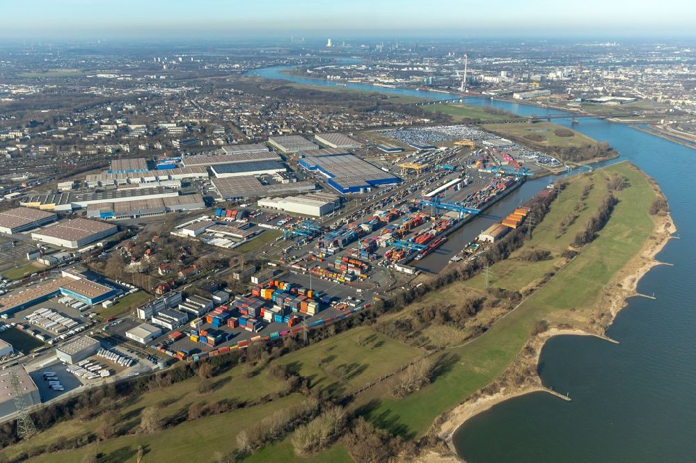 Duisburg von oben - Containerterminal im Containerhafen des Binnenhafen der DIT Duisburg Intermodal Terminal GmbH in Duisburg im Bundesland Nordrhein-Westfalen