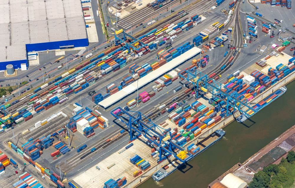 Duisburg von oben - Containerterminal im Containerhafen des Binnenhafen in Duisburg im Bundesland Nordrhein-Westfalen