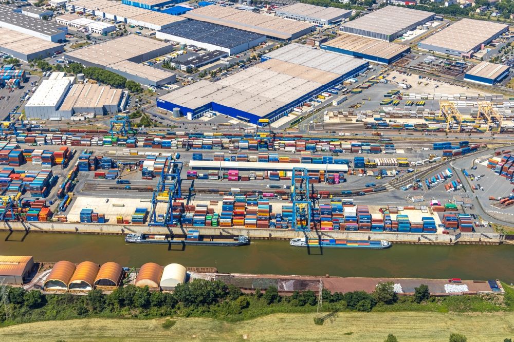 Duisburg von oben - Containerterminal im Containerhafen des Binnenhafen in Duisburg im Bundesland Nordrhein-Westfalen