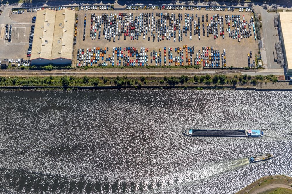 Duisburg von oben - Containerterminal im Containerhafen des Binnenhafen DUSS-TERMINAL im Ortsteil Homberg-Ruhrort-Baerl in Duisburg im Bundesland Nordrhein-Westfalen, Deutschland