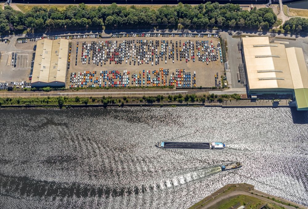 Duisburg aus der Vogelperspektive: Containerterminal im Containerhafen des Binnenhafen DUSS-TERMINAL im Ortsteil Homberg-Ruhrort-Baerl in Duisburg im Bundesland Nordrhein-Westfalen, Deutschland