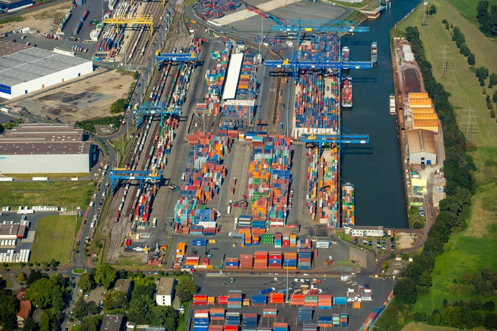 Luftaufnahme Duisburg - Containerterminal im Containerhafen des Binnenhafen Logport I Duisport im Logistikzentrum Rheinhausen in Duisburg im Bundesland Nordrhein-Westfalen