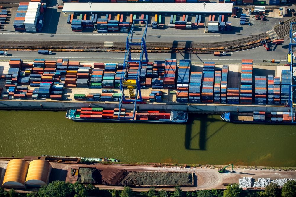Duisburg von oben - Containerterminal im Containerhafen des Binnenhafen Logport I Duisport im Logistikzentrum Rheinhausen in Duisburg im Bundesland Nordrhein-Westfalen