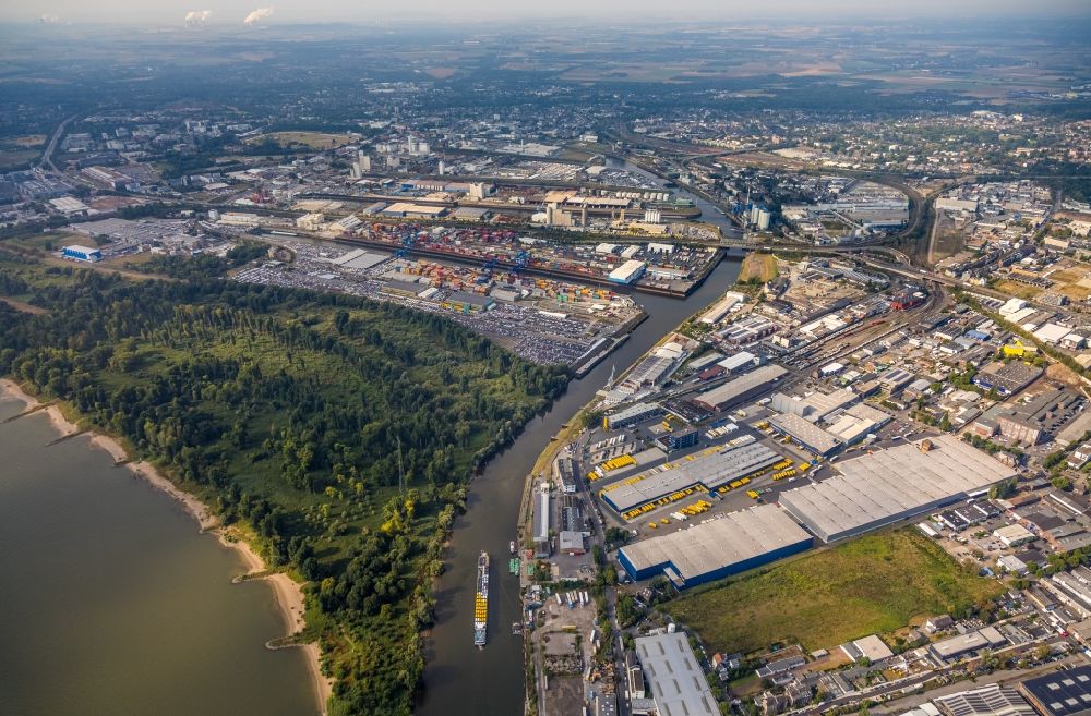 Luftaufnahme Neuss - Containerterminal im Containerhafen des Binnenhafen in Neuss im Bundesland Nordrhein-Westfalen, Deutschland