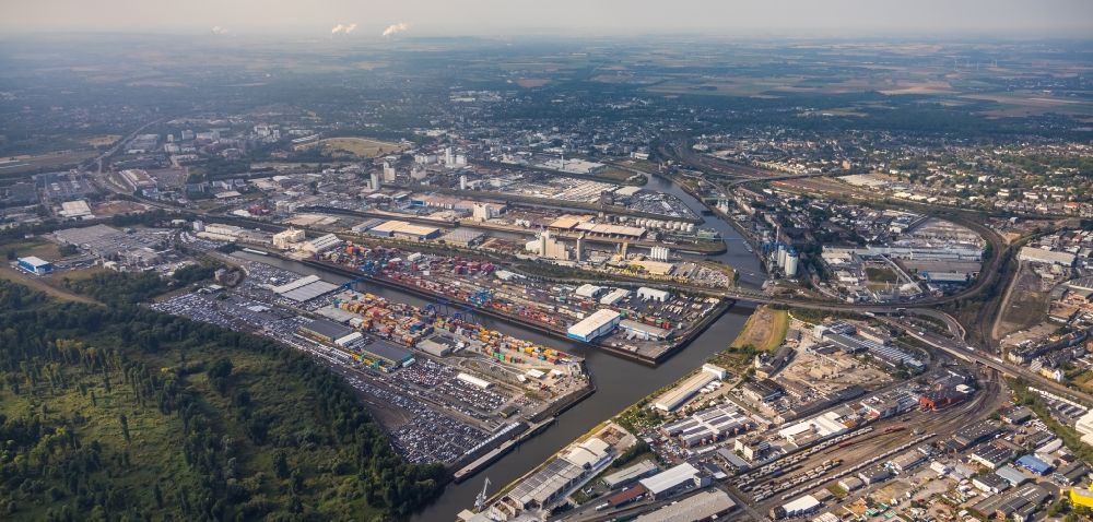 Neuss von oben - Containerterminal im Containerhafen des Binnenhafen in Neuss im Bundesland Nordrhein-Westfalen, Deutschland