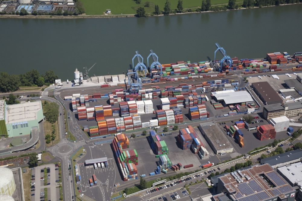 Luftbild Mainz - Containerterminal im Containerhafen des Binnenhafen am Rhein im Ortsteil Neustadt in Mainz im Bundesland Rheinland-Pfalz, Deutschland