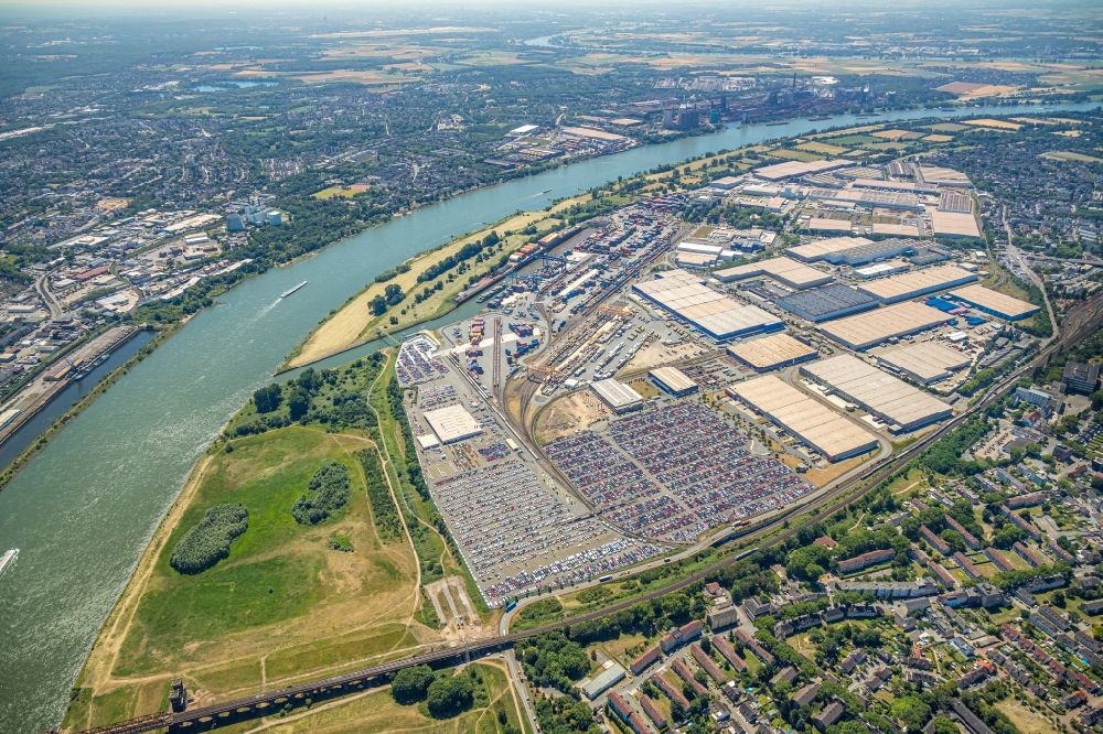 Duisburg von oben - Containerterminal im Containerhafen des Binnenhafen Rheinhausen am Ufer des Hochwasser führenden Flußverlaufes des Rhein in Duisburg im Bundesland Nordrhein-Westfalen