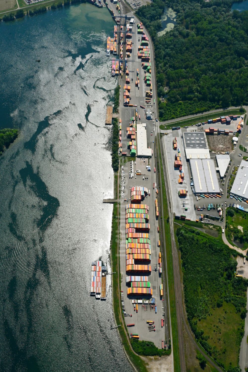 Luftaufnahme Wörth am Rhein - Containerterminal im Containerhafen am Landeshafen in Wörth im Bundesland Rheinland-Pfalz, Deutschland