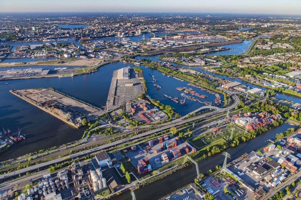 Hamburg aus der Vogelperspektive: Containerterminal im Containerhafen Oderhafen und Travehafen im Hamburger Hafen im Süden von Hamburg