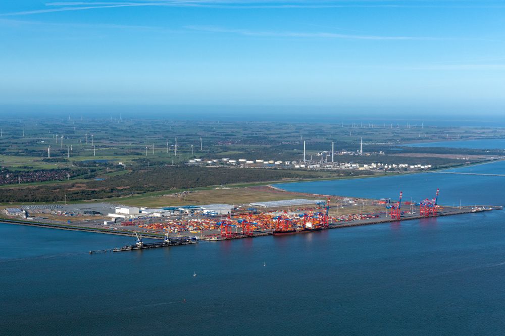 Luftaufnahme Wilhelmshaven - Containerterminal im Containerhafen des Überseehafen JadeWeserPort ( JWP )in Wilhelmshaven im Bundesland Niedersachsen, Deutschland