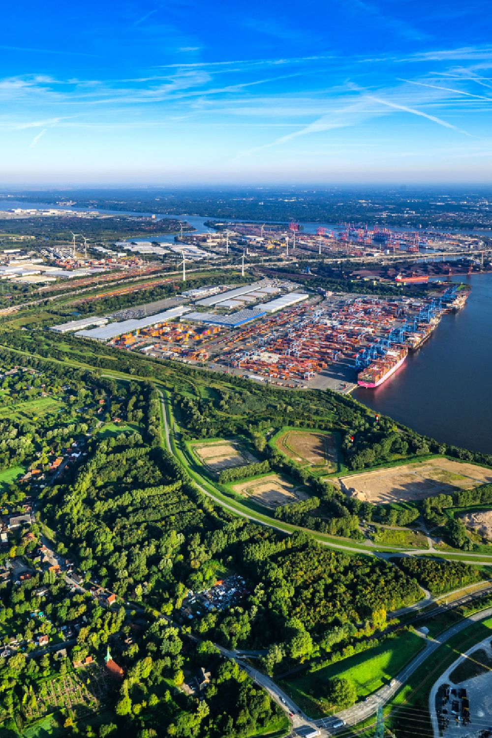 Luftbild Hamburg - Containerterminal HHLA Container Terminal Altenwerder (CTA) am Ufer der Elbe im Stadtteil Altenwerder in Hamburg