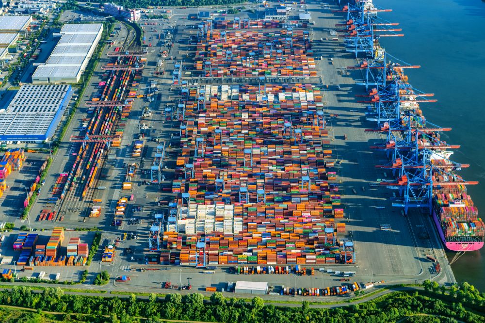 Hamburg von oben - Containerterminal HHLA Container Terminal Altenwerder (CTA) am Ufer der Elbe im Stadtteil Altenwerder in Hamburg