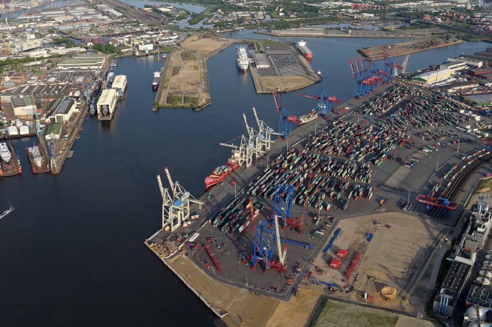 Luftaufnahme Hamburg - Containerterminal Tollerort im Containerhafen des Überseehafen im Stadtteil Steinwerder in Hamburg mit dem Klärwerk Köhlbrandhöft