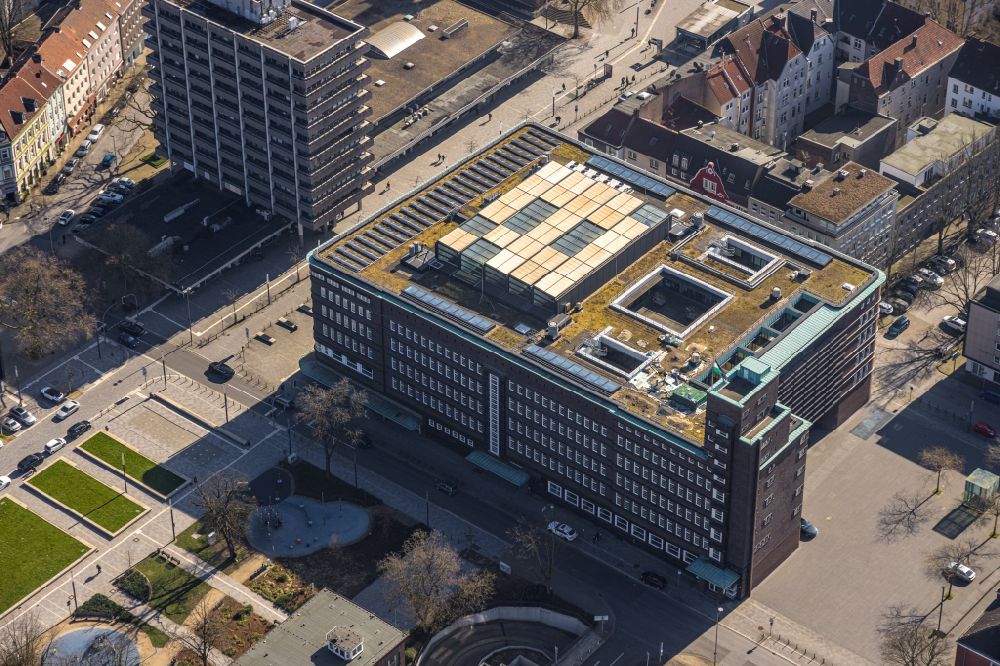 Luftaufnahme Gelsenkirchen - Dach des Gebäudes der Stadtverwaltung - Rathaus in Gelsenkirchen im Bundesland Nordrhein-Westfalen, Deutschland
