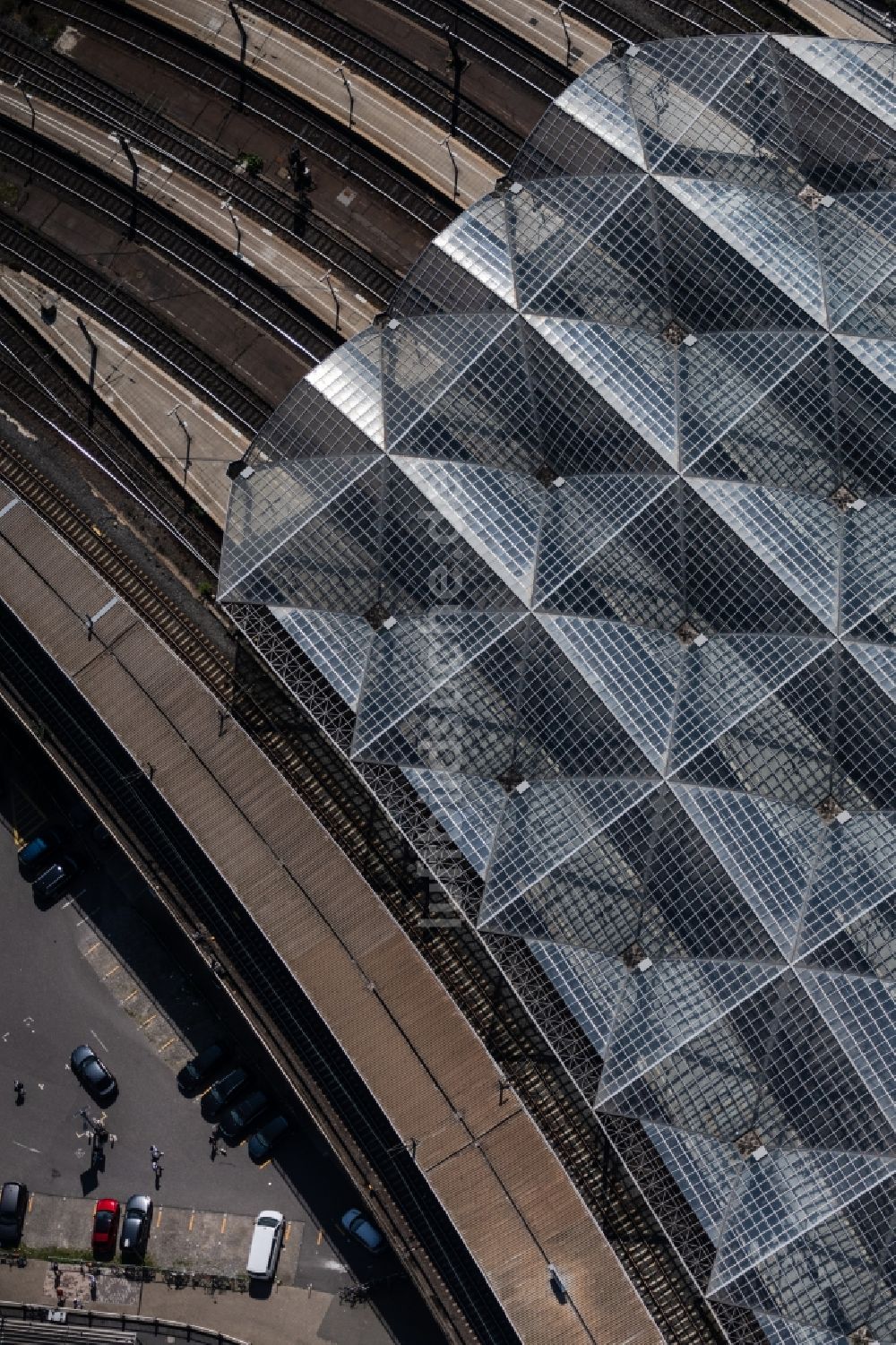 Luftbild Köln - Dach-Konstruktion des Hauptbahnhof in Köln im Bundesland Nordrhein-Westfalen, Deutschland