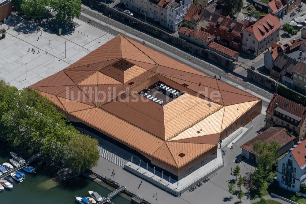 Luftaufnahme Lindau (Bodensee) - Dach der Veranstaltungshalle Inselhalle in Lindau (Bodensee) im Bundesland Bayern, Deutschland