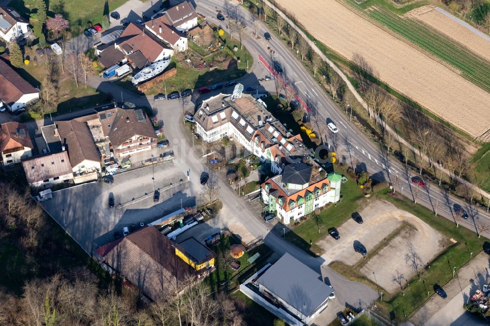 Luftaufnahme Au - Dachgarten - Landschaft in Mehrfamilienhaus in Au im Bundesland Baden-Württemberg, Deutschland