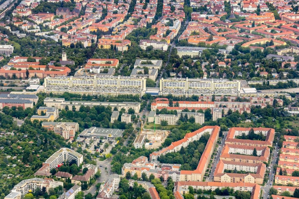 Luftbild Berlin - Dachgarten - Landschaft im Wohngebiet einer Mehrfamilienhaussiedlung in Berlin