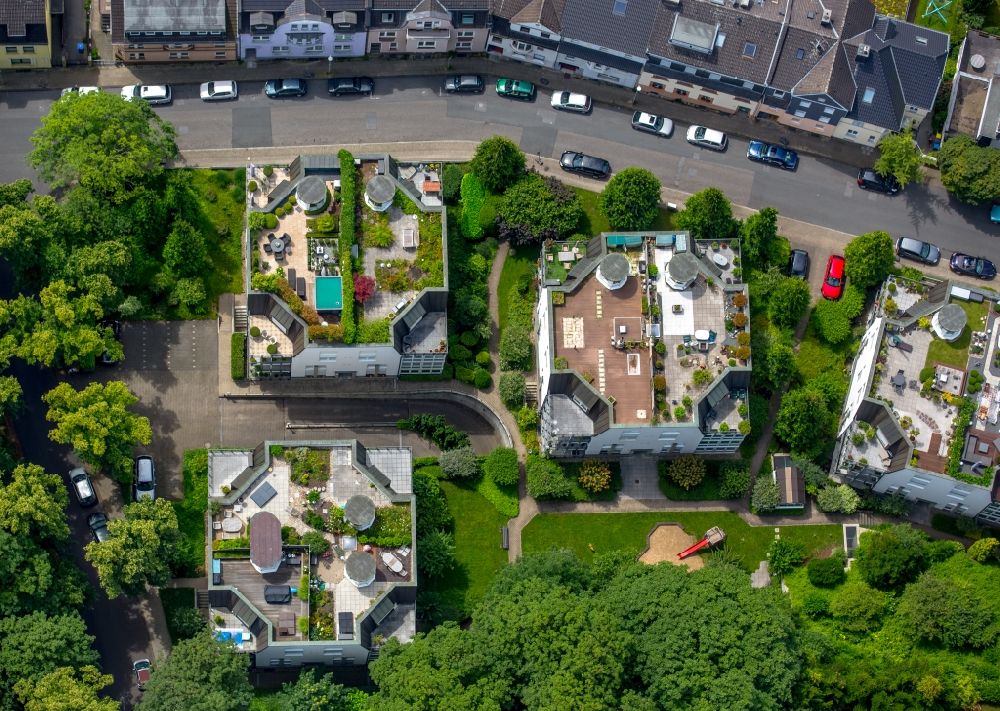 Essen von oben - Dachgarten - Landschaft im Wohngebiet einer Mehrfamilienhaussiedlung in Essen im Bundesland Nordrhein-Westfalen