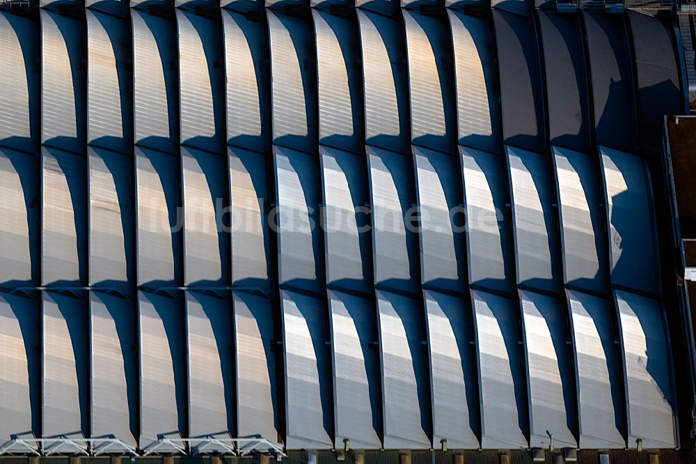 Friedrichshafen von oben - Dachkonstruktion der Rolls-Royce Solutions GmbH in Friedrichshafen im Bundesland Baden-Württemberg, Deutschland
