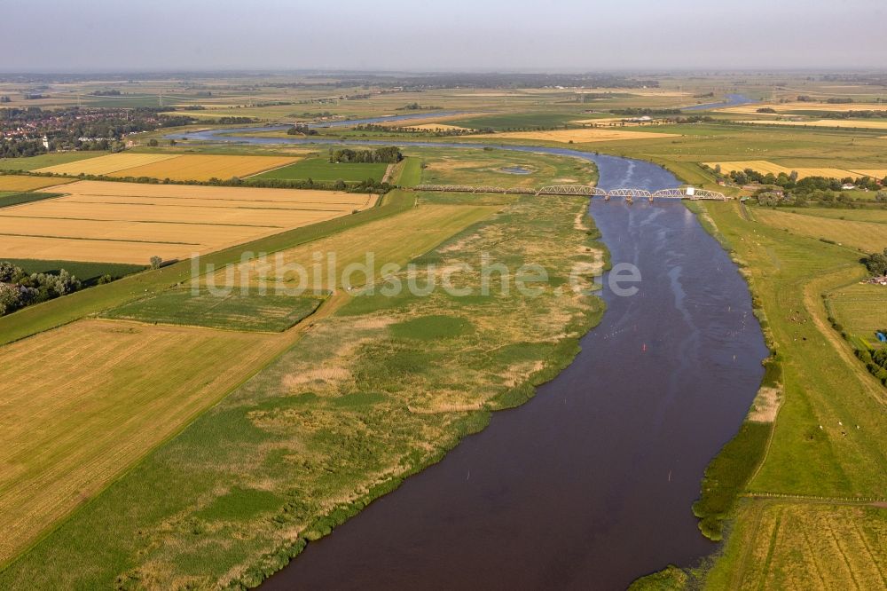 Luftaufnahme Koldenbüttel - Dammsdeich mit Eisenbahnbrücke über die Eider in Koldenbüttel im Bundesland Schleswig-Holstein, Deutschland