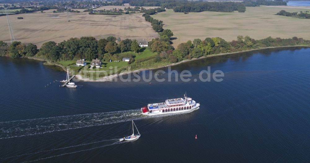 Luftbild Ellenberg - Dampfer an den Uferbereiche des Sees Schlei in Ellenberg im Bundesland Schleswig-Holstein, Deutschland