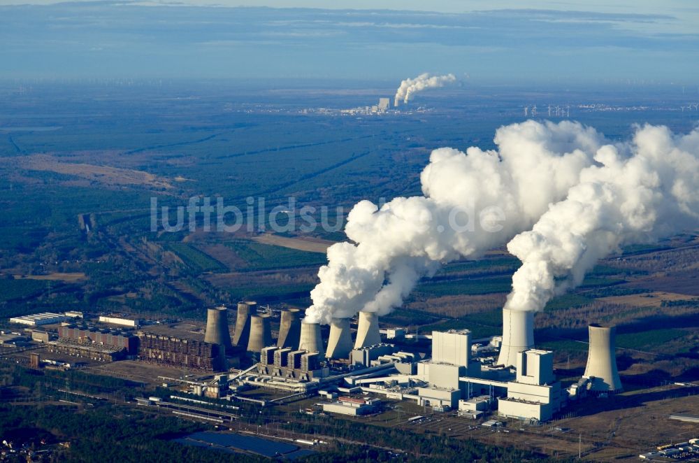 Boxberg/Oberlausitz von oben - Dampfwolken am Horizont über dem Kohlekraftwerk in Boxberg/Oberlausitz im Bundesland Sachsen, Deutschland