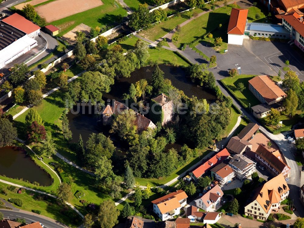 Burgsinn von oben - Das Alte Schloss in Burgsinn im Bundesland Bayern