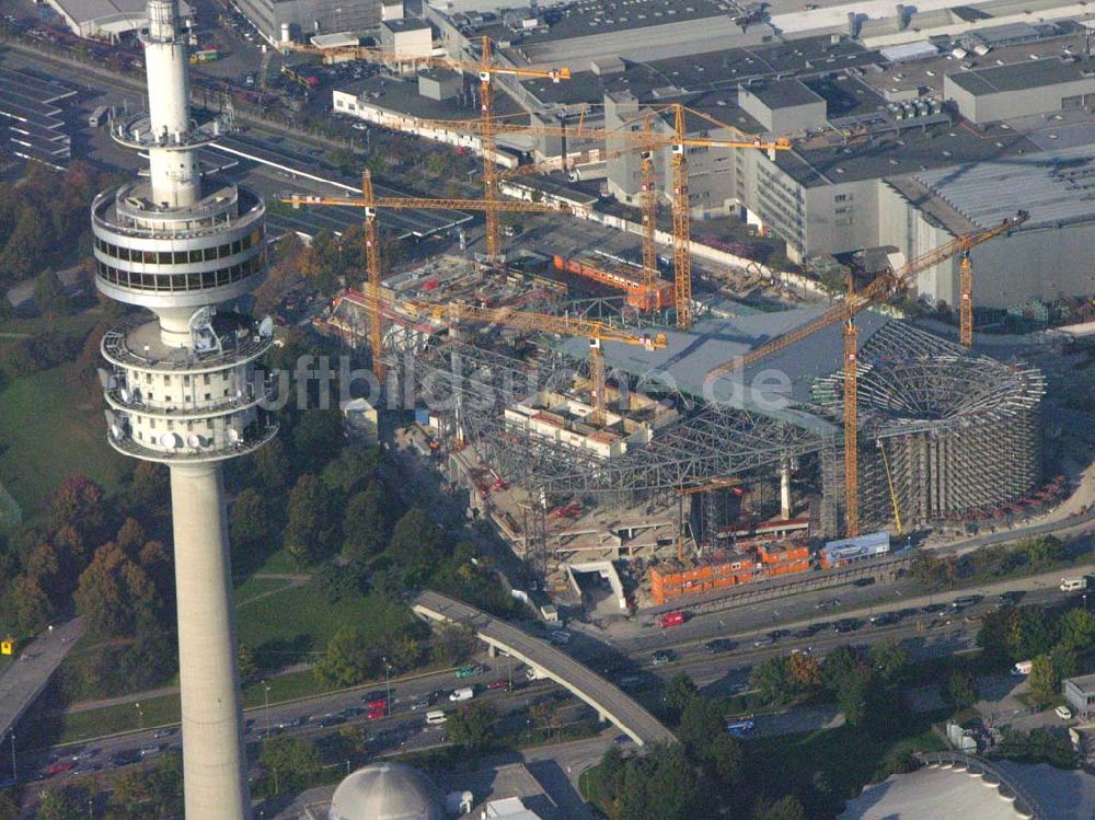 München / Bayern aus der Vogelperspektive: Das BMW Auslieferungs- und Eventcenter in München 11.10.2005