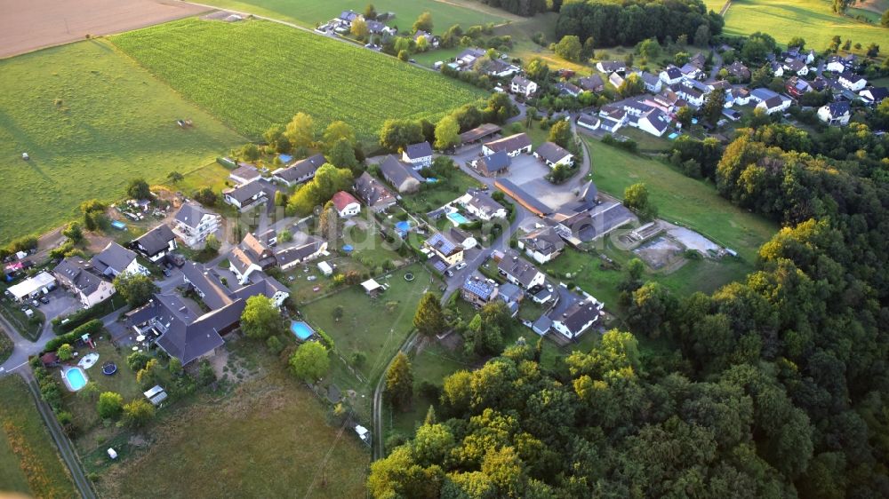 Luftbild Hennef (Sieg) - Das Dorf Striefen im Bundesland Nordrhein-Westfalen, Deutschland