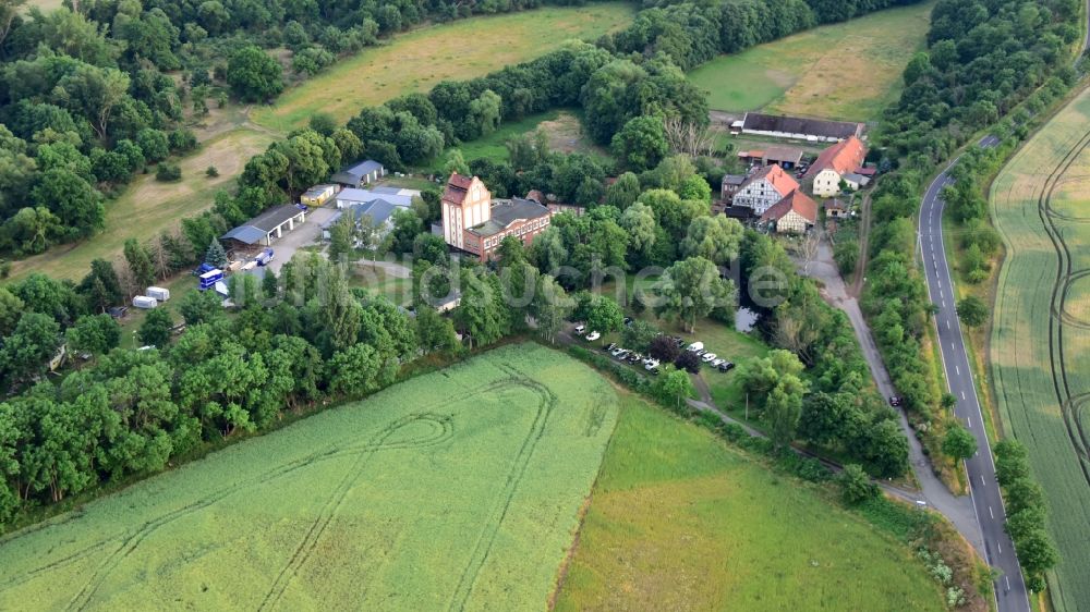 Thale aus der Vogelperspektive: Das ehemalige Hotel Alte Mühle in Weddersleben im Bundesland Sachsen-Anhalt, Deutschland