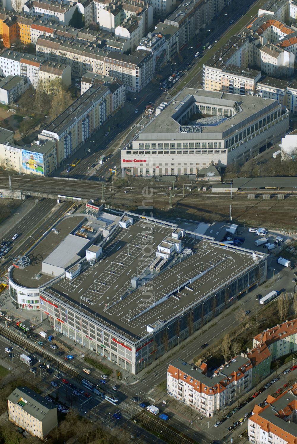 Luftaufnahme Berlin - Das fertige Ringcenter 3 der ECE GmbH an der Frankfurter Allee in Berlin-Friedrichshain am Eröffnungstag