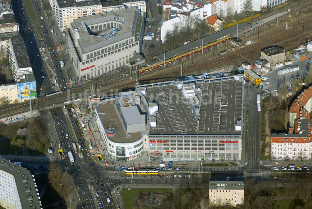 Luftbild Berlin - Das fertige Ringcenter 3 der ECE GmbH an der Frankfurter Allee in Berlin-Friedrichshain am Eröffnungstag